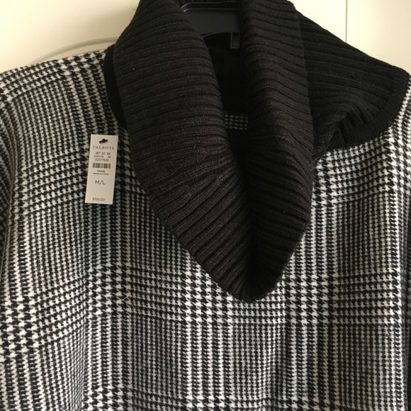 Plaid Turtle neck poncho - Picture 2 of 3